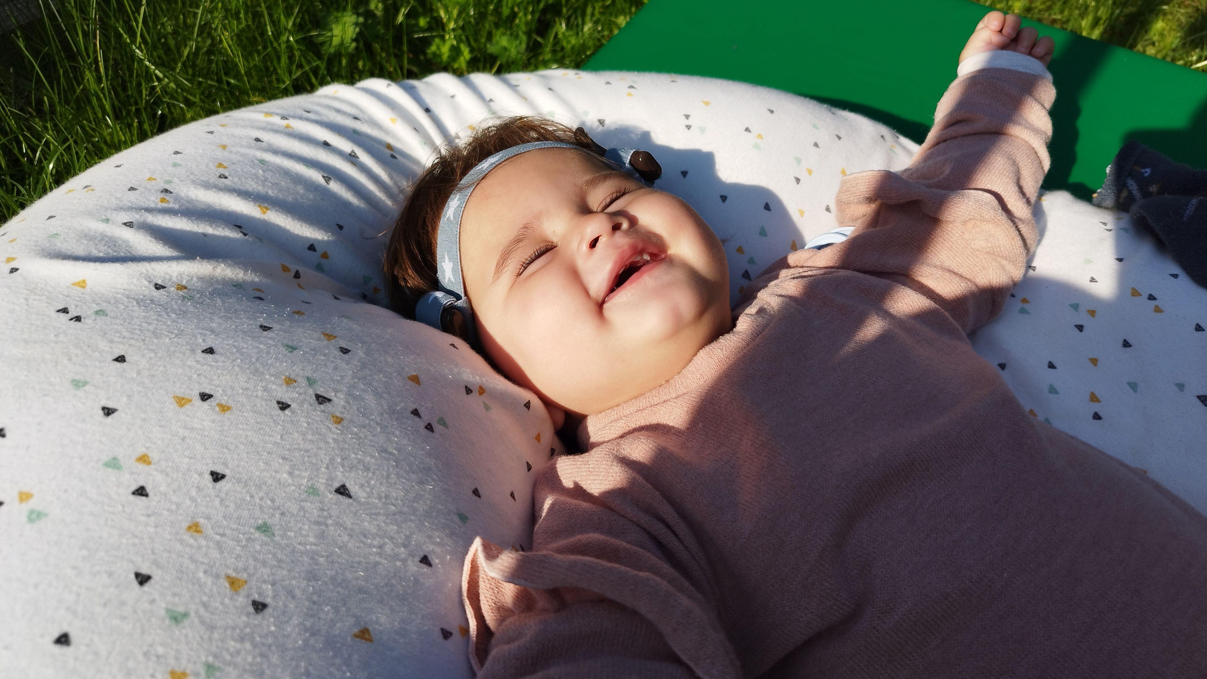 'Vrlo retka bolest naše ćerke naterala nas je u potragu za lekom' 3 Laja na jastuku