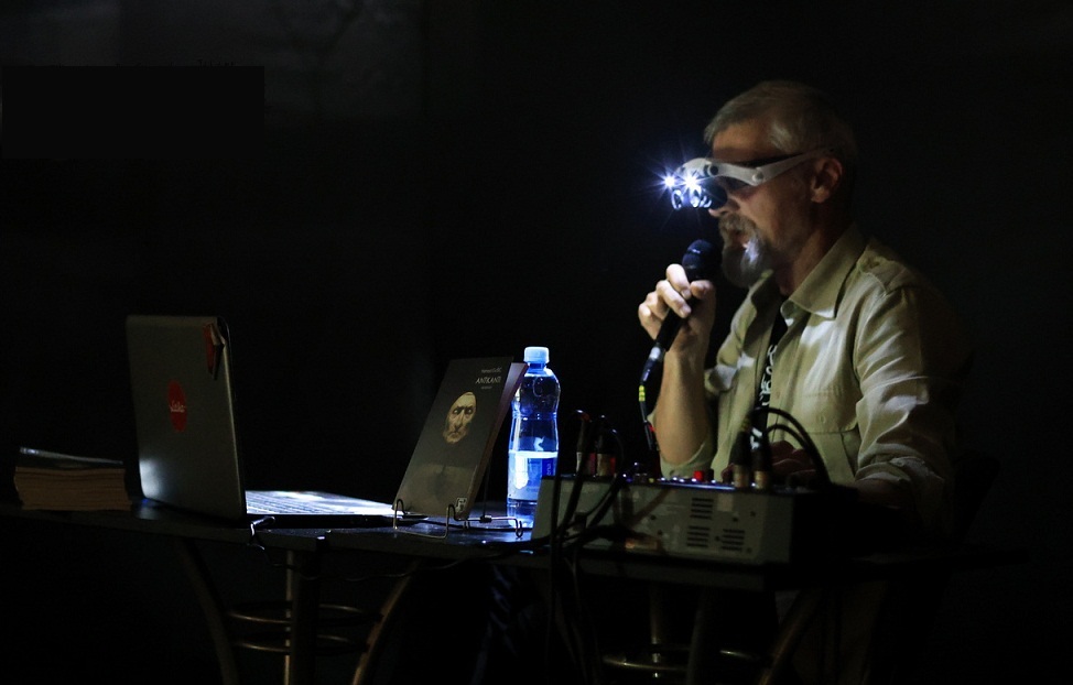 Moć raste iz puščane cevi, a policajci su ih imali sa sobom: Nenad Glišić, pisac i prevodilac, za Danas 6