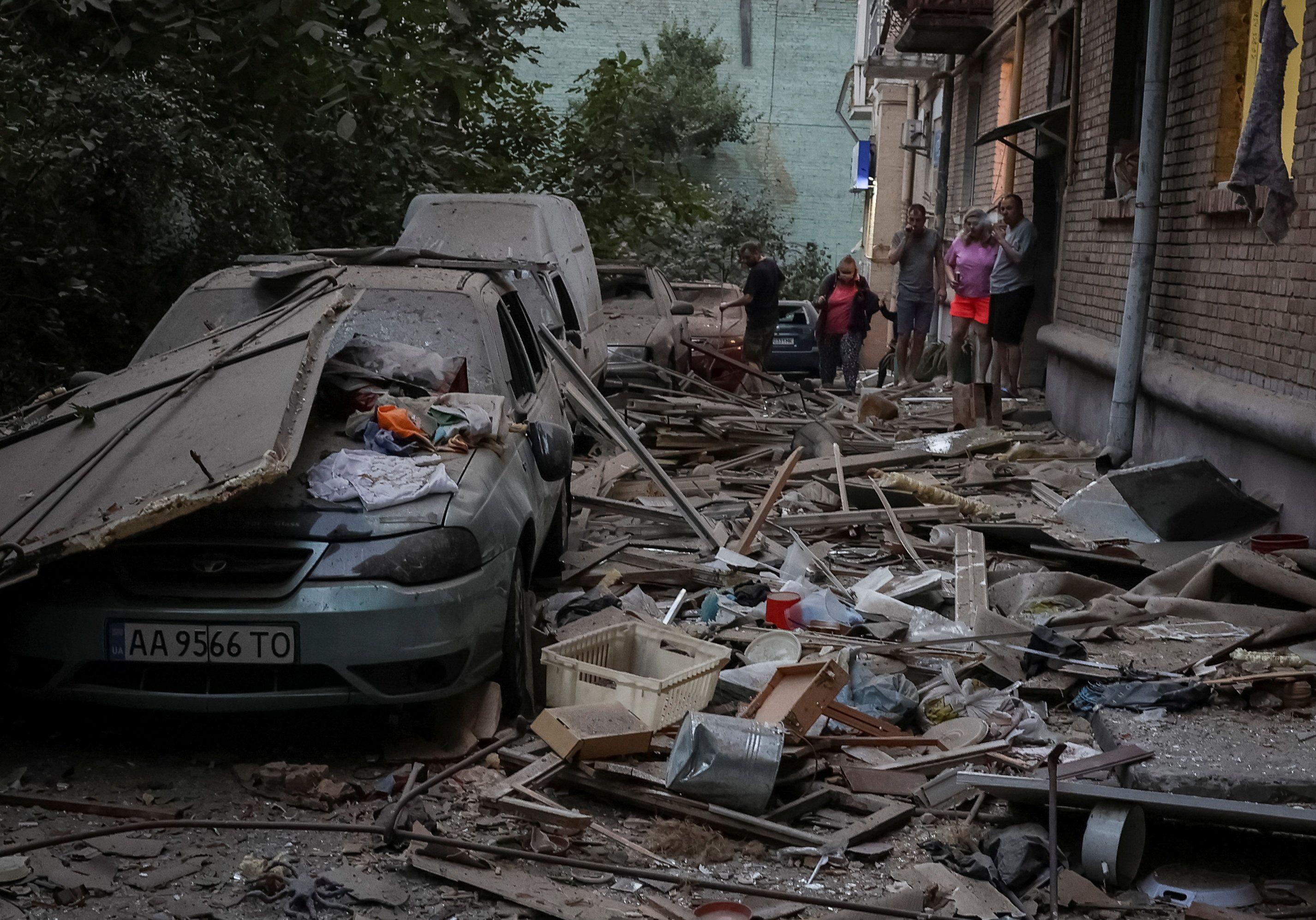 ruski napad na Kijev, uništeni automobili u kijevu