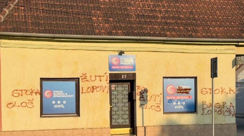 Grafiti na prostorijama SSP u Bačkom Petrovcu: Ovo je osveta svim slobodnomislećim ljudima 1