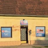 Grafiti na prostorijama SSP u Bačkom Petrovcu: Ovo je osveta svim slobodnomislećim ljudima 4