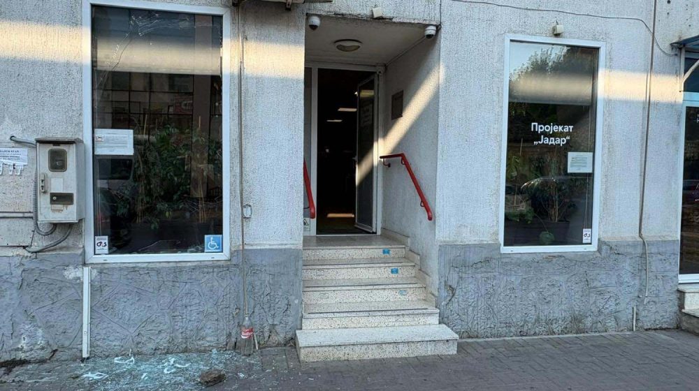 Rio Tinto osudio napad na njihov Info centar u Loznici 1