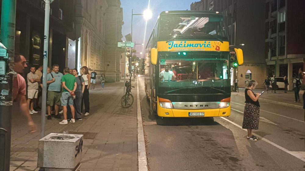 Policija zaustavila autoprevoznika Jaćimovića koji prevozi građane na protest, vršen pretres putnika 1
