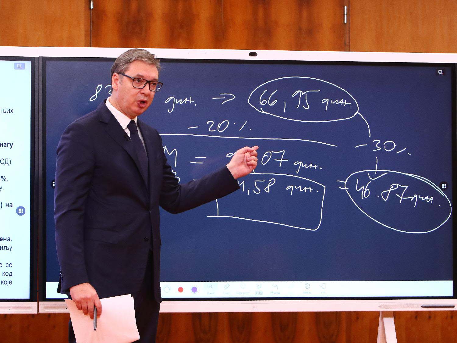 "To su ti dramovi...": Kako je zaista izgledalo Vučićevo izlaganje ekonomskih mera 3