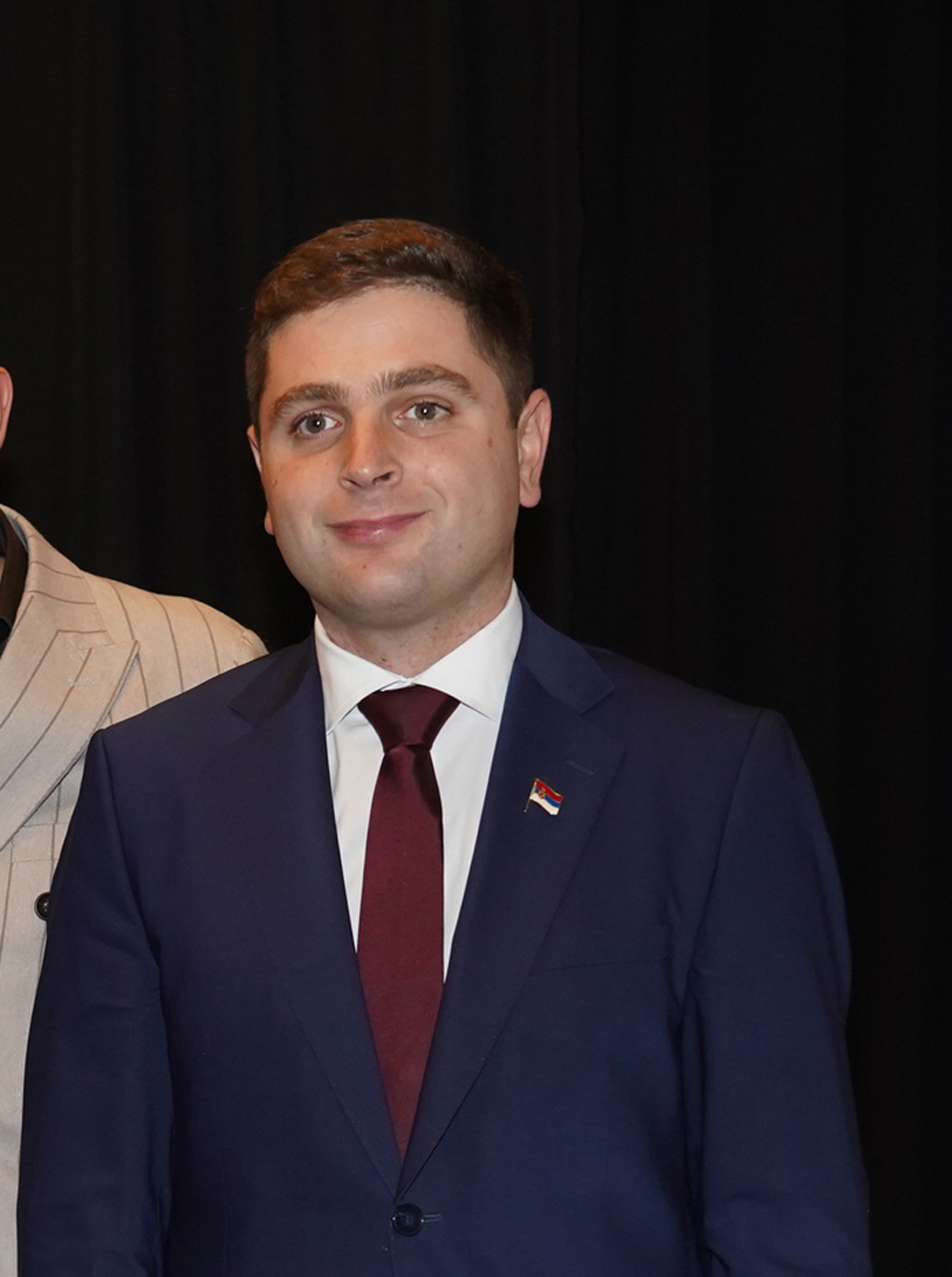 "Petice si nizao izreda": Na guslama opevao Vučića, pa postao savetnik u Vladi - Marko Šćepanović, guslar nepoznate biografije 4 "Petice si nizao izreda": Na guslama opevao Vučića, pa postao savetnik u Vladi - Marko Šćepanović, guslar nepoznate biografije 4