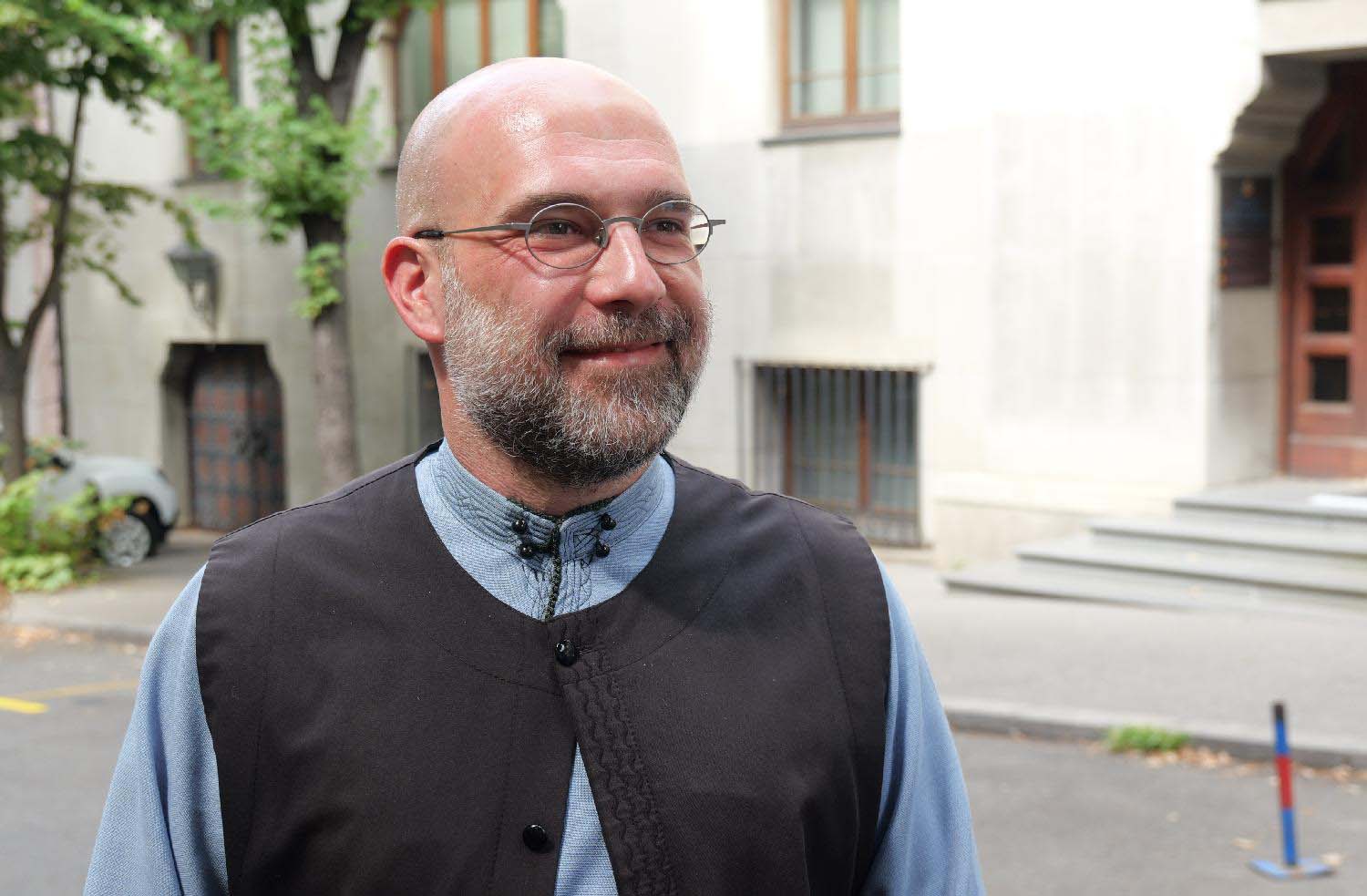 Saslušan teolog Vukašin Milićević pred Crkvenim sudom, građani i studenti ispred Patrijaršije pružali podršku (FOTO) 2