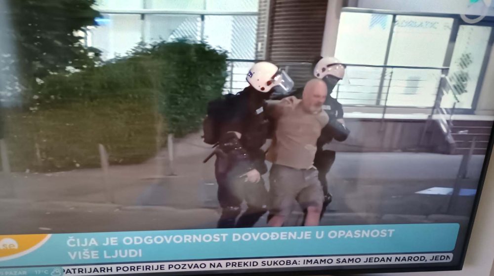 Neka se javi čovek sa slike koji je uhapšen u Džona Kenedija 1