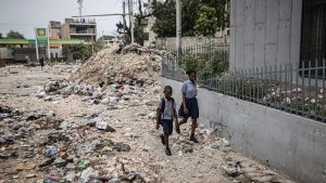 Osmoro ljudi, uključujući irskog misionara i trogodišnje dete, i dalje se smatraju nestalim nakon što je grupa naoružanih ljudi upala u jedno sirotište na Haitiju, najsiromašnijoj karipiskoj zemlji koju je progutao haos prouzrokovan divljanjem naoružanih bandi.