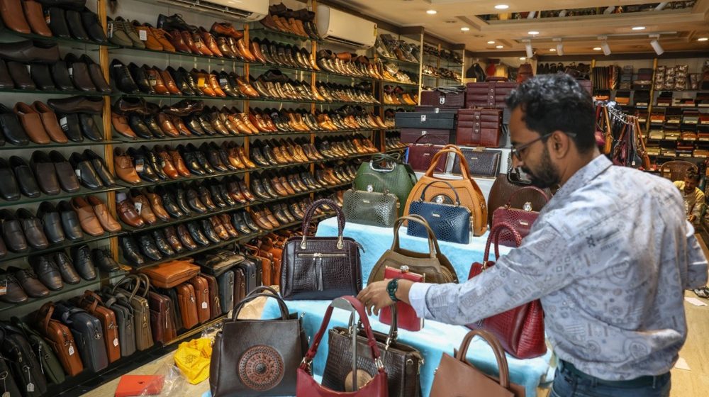 Ispunio pretnje: Tramp uveo sankcije jednoj od najvećih svetskih ekonomija zbog kupovine ruske nafte 1