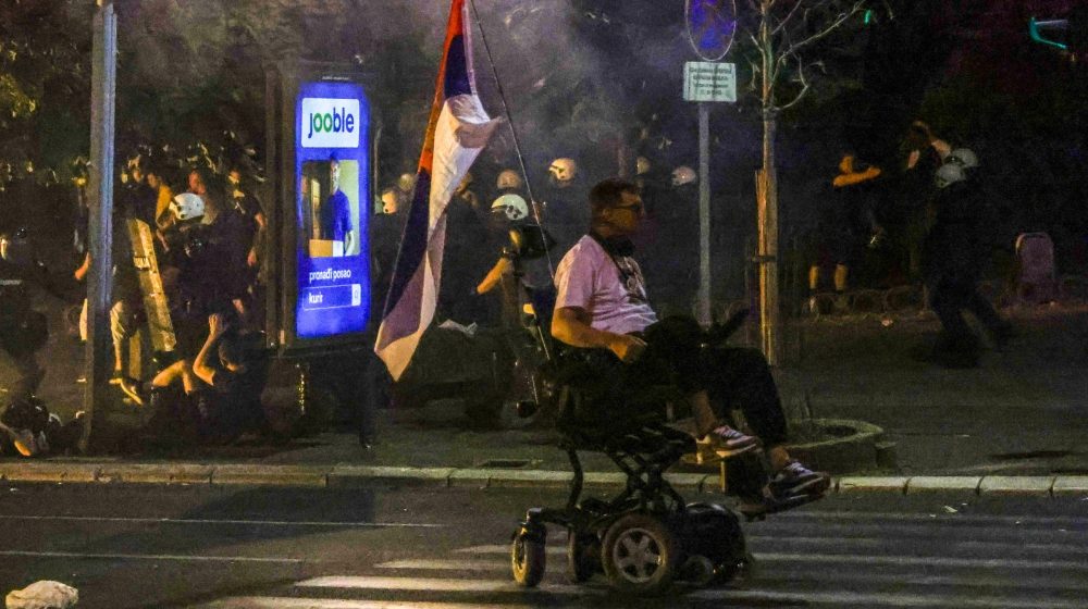 "MUP za danas najavljuje nova hapšenja": Dojče vele piše o još jednoj burnoj noći u Srbiji 1