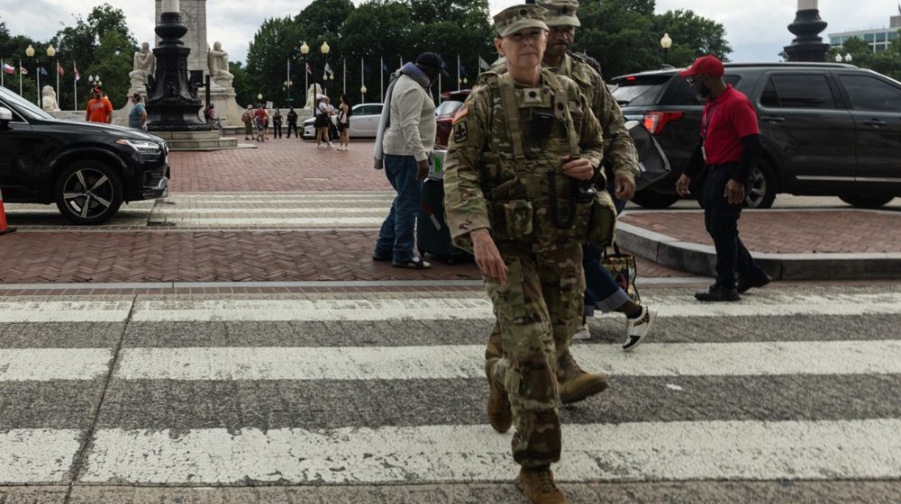 Pentagon dao ovlašćenje: Pripadnici Nacionalne garde koji patroliraju ulicama Vašingtona počeće da nose oružje 1