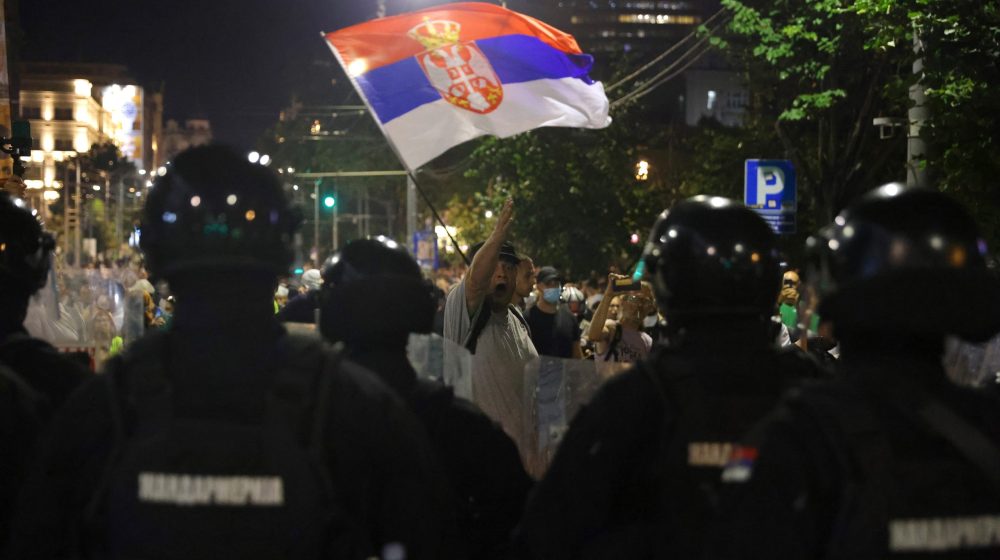 Dojče vele o Srbiji: Haos na ulicama mogao bi da krene u bilo kom pravcu 1