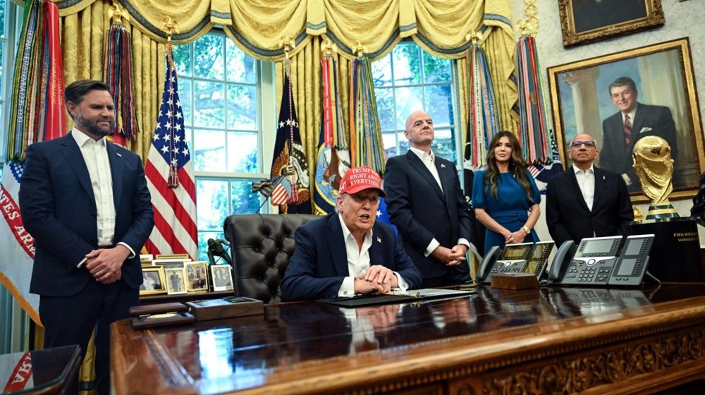 "Ponizno dodvoravanje najvažniji kriterijum": Zašto je Tramp okupio tim nesposobnih ulizica? 1