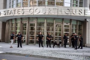 Bivši meksički narkobos Ismael "El Majo" Zambada izjasnio se danas krivim po optužbama za trgovinu drogom u SAD, rekavši da mu je žao što je pomogao da SAD budu preplavljene kokainom, heroinom i drugim ilegalnim supstancama, i što je podsticao smrtonosno nasilje u Meksiku.