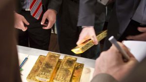 SAD su Švajcarskoj uvele carine od 39 odsto - najviše među razvijenim zemljama. Administracija SAD je u uračunala i milijarde dolara vrednosti zlata koje svake godine samo prolazi kroz Švajcarsku.