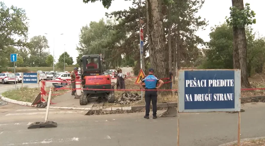 Građani i ovog jutra kod Savskog nasipa: Strahuju od bušenja zbog nelegalnih splavova 1