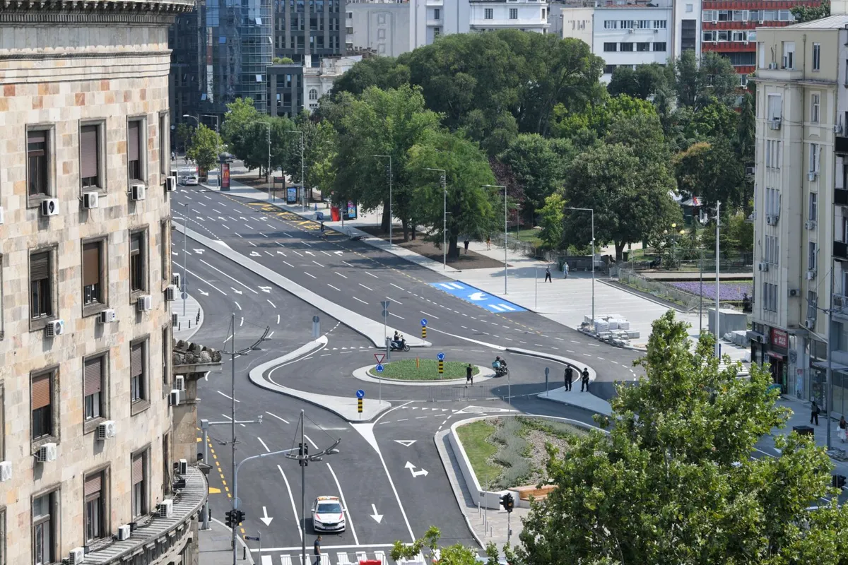 "Šta je ovde jednostavno": Saobraćajni inženjer o novom kružnom toku na Trgu Nikole Pašića 2 "Šta je ovde jednostavno": Saobraćajni inženjer o novom kružnom toku na Trgu Nikole Pašića 2