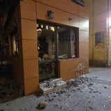 Polupani izlozi još jednog kafića u Valjevu 1