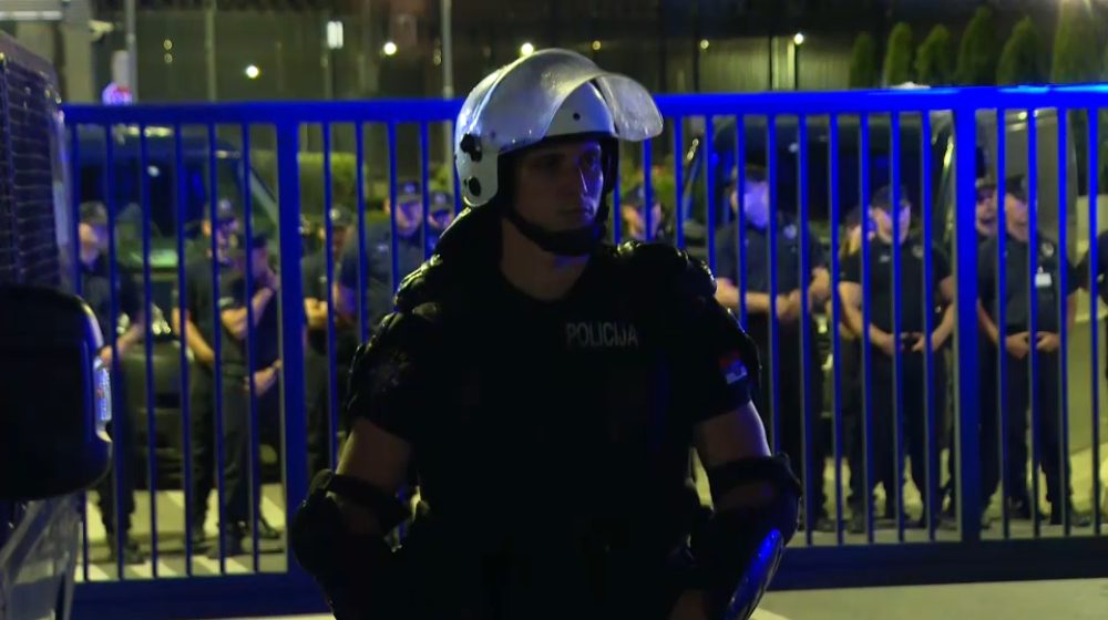 U Pančevu protest podrške uhapšenom studentu Andreju Tanku, građani ispred zatvora 1