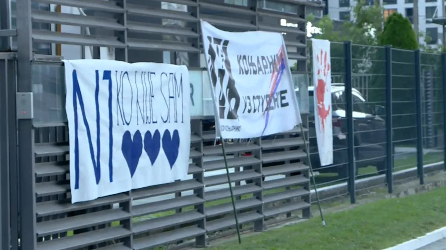 Građani ispred N1: Podrška novinarima pod parolom „N1iko nije sam“ 1