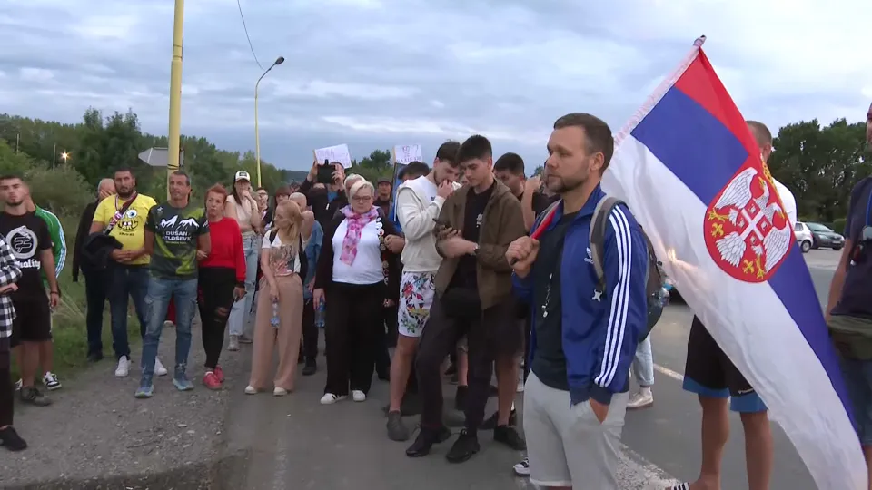 Protest u Lazarevcu zbog cisterni pored Ibarske magistrale: Građani zabrinuti da iz jedne curi opasna supstanca 1