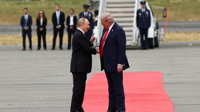 Rukovanje Trampa i Putina: Susret na Aljasci u koji su uperene oči celog sveta 1 Tramp i Putin