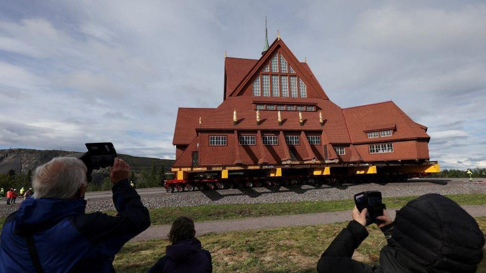 crkva u švedskoj, premeštanje crkve u švedskoj