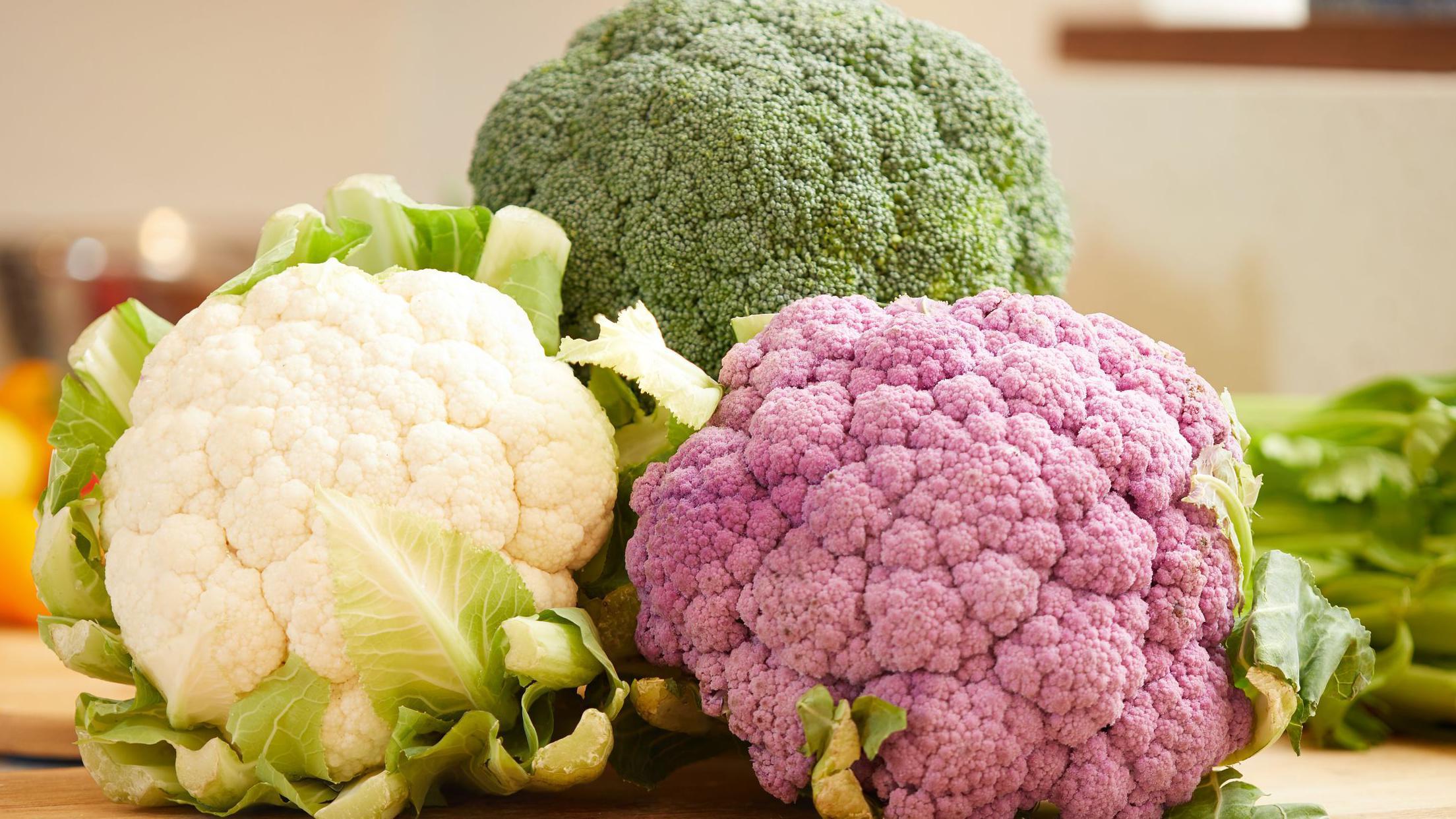 Koja hrana izaziva gasove 5 Beli i ljubičasti karfiol