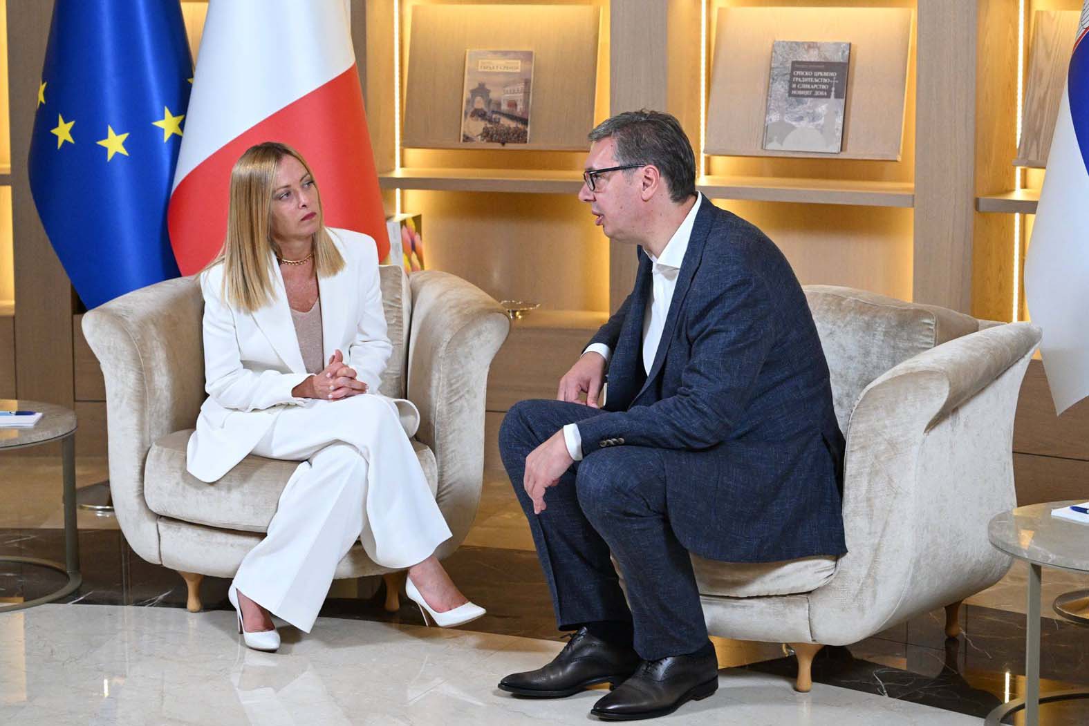 U kom slučaju će se Vučić lako odreći Dodika i šta ga spaja sa Meloni? 2 U kom slučaju će se Vučić lako odreći Dodika i šta ga spaja sa Meloni? 2