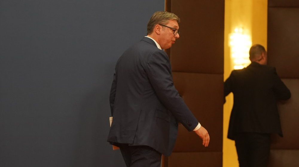 Vučić u par reči: „Arogancija kod kuće, snishodljivost u inostranstvu“ 1