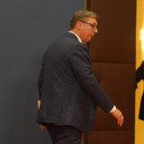Vučić u par reči: „Arogancija kod kuće, snishodljivost u inostranstvu“ 4