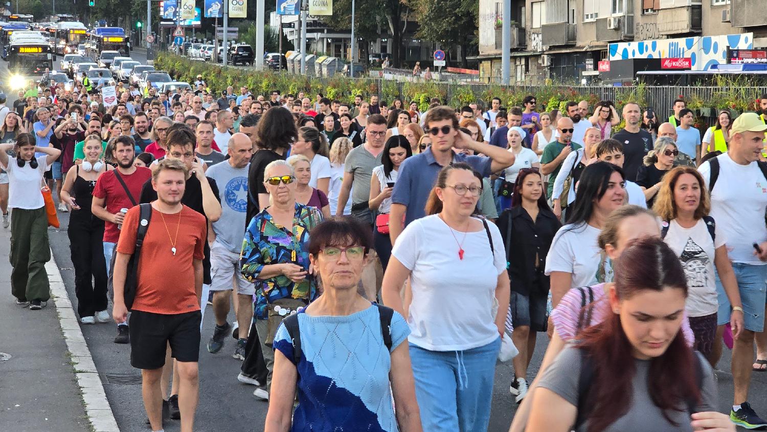 Održan protest ispred BIA, organizovan u znak podrške proteranoj studentkinji (VIDEO) 2 Održan protest ispred BIA, organizovan u znak podrške proteranoj studentkinji (VIDEO) 2