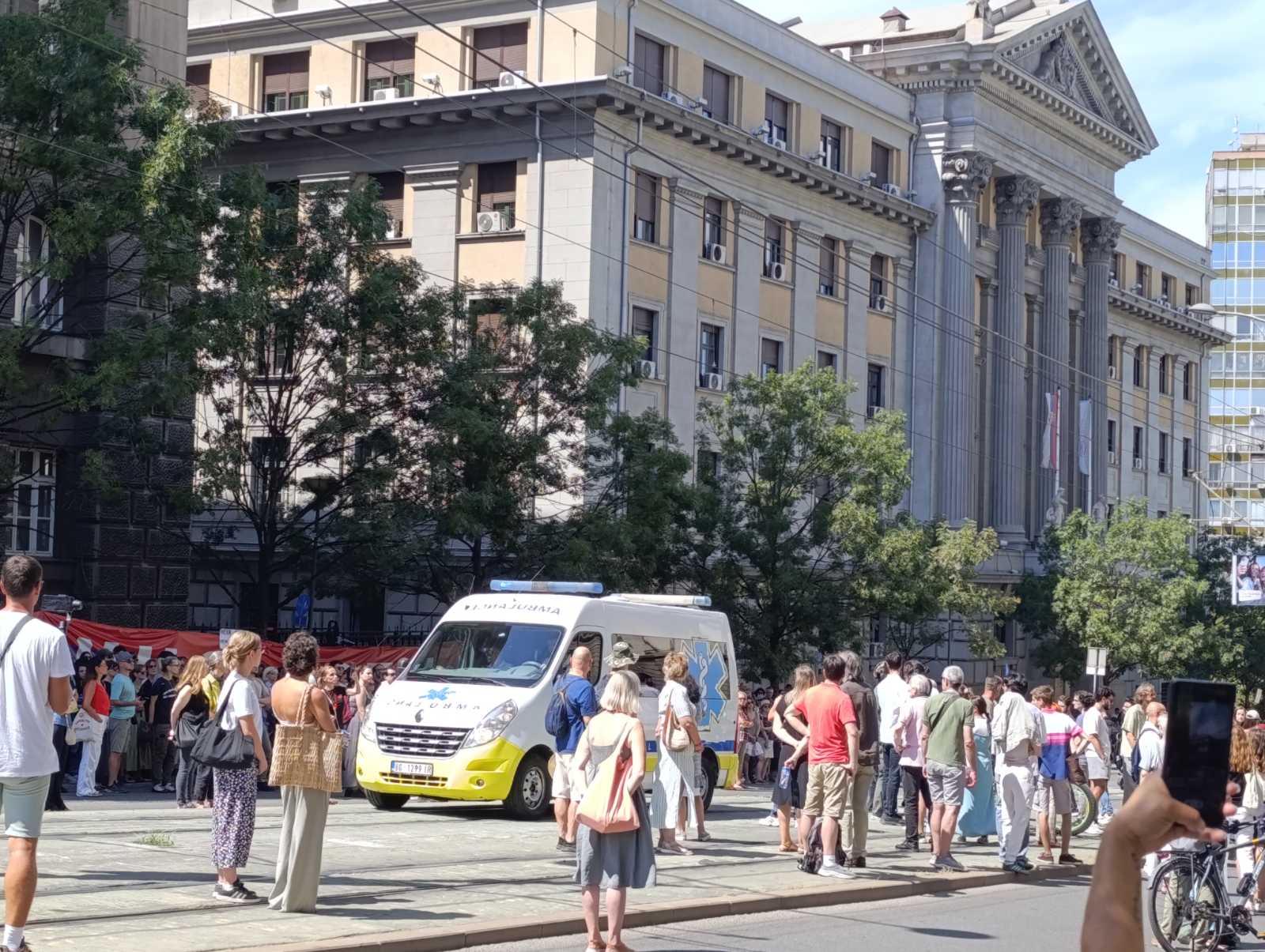 Protest "Sve smo mi Nikolina": Završeno okupljanje ispred Vlade, najavljena predaja zahteva za smenu Marka Krička (FOTO, VIDEO) 2