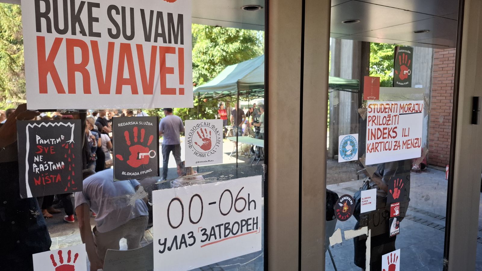 Studentima Filozofskog fakulteta u Novom Sadu pridružili se i poljoprivrednici na traktorima (FOTO; VIDEO) 2 Studentima Filozofskog fakulteta u Novom Sadu pridružili se i poljoprivrednici na traktorima (FOTO; VIDEO) 2