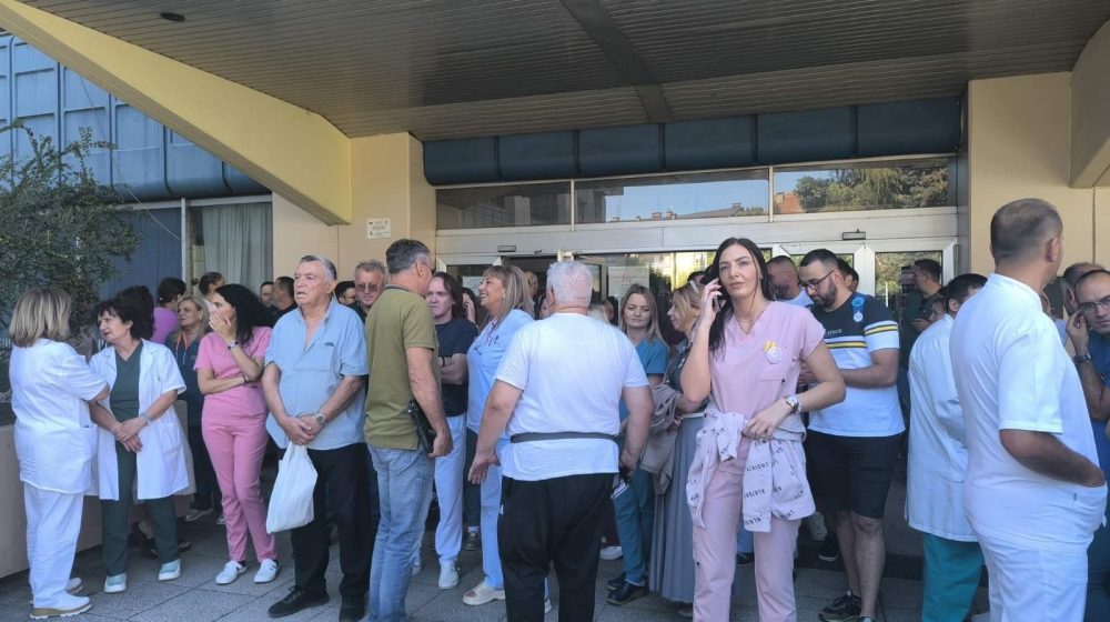 Štrajk upozorenja u bolnici u Kraljevu, sindikati izneli zašto Mirjana Krčevinac treba da ode (FOTO; VIDEO) 1