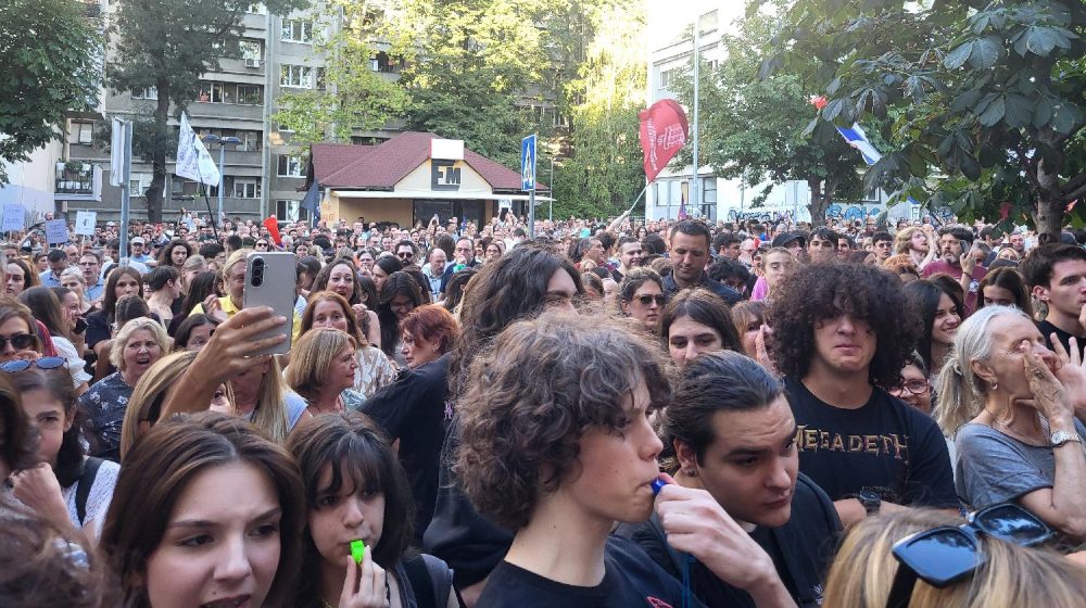 Neprodužavanje ugovora nastavnicima kao "trik" vlasti: Zbog čega su prosvetari na meti? 1