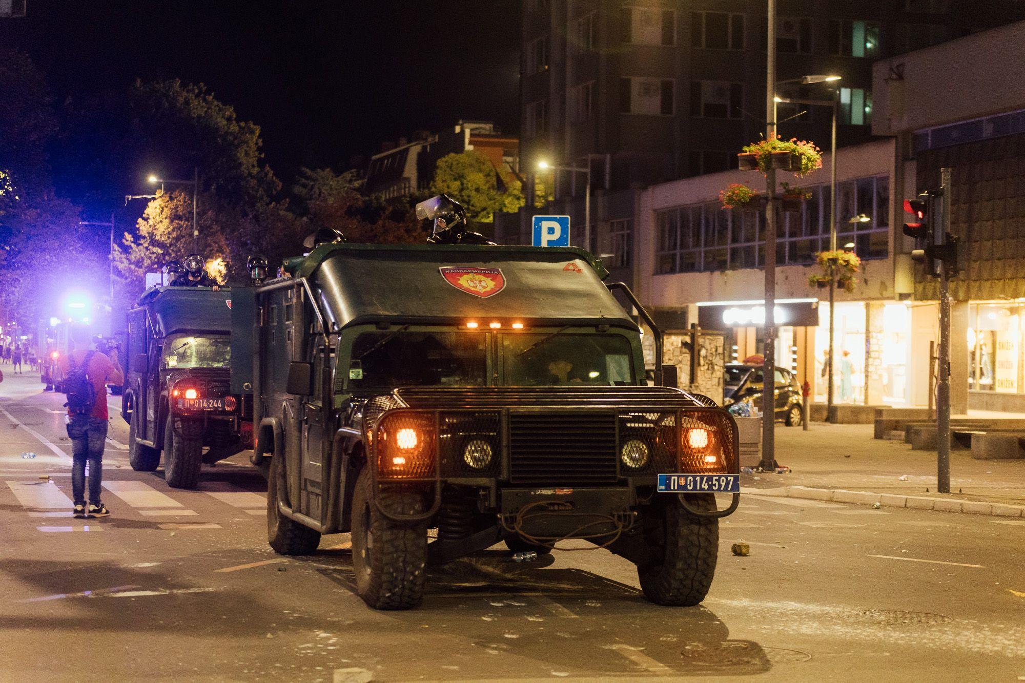 U fotografijama: Protest u Valjevu okončan neredima 13 borna kola protest Valjevo