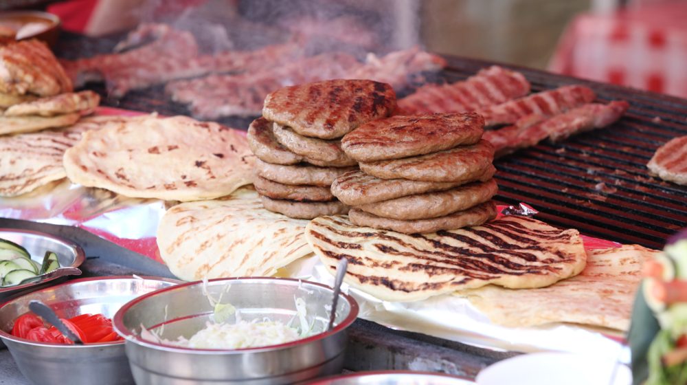 Počela Roštiljijada u Leskovcu: Za nastupe pevača izdvojeno devet miliona dinara, milion više nego prošle godine 1