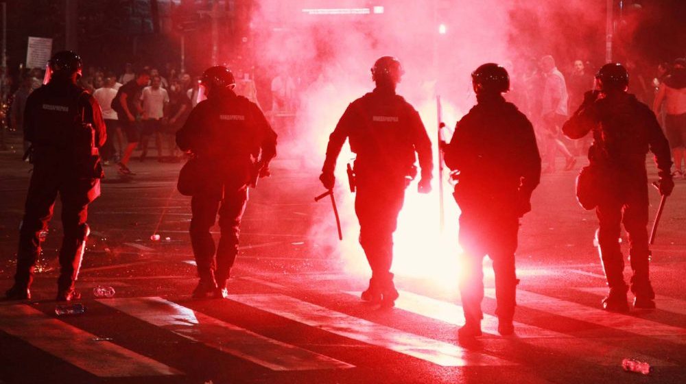 Pretnje silovanjem, šamaranje, šutiranje, pljuvanje...: Devet osoba svedočilo o policijskoj brutalnost u garaži Vlade Srbije 1