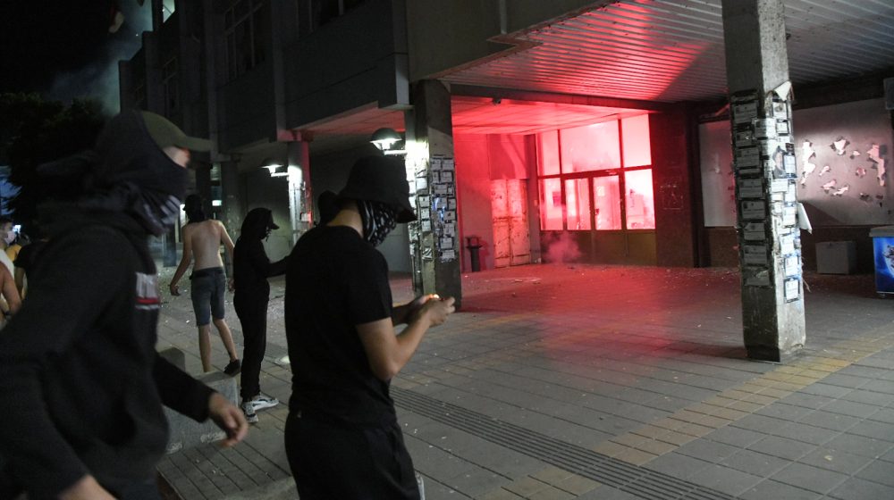 Od 15 uhapšenih na protestu u Valjevu za osmoro određen kućni pritvor 1