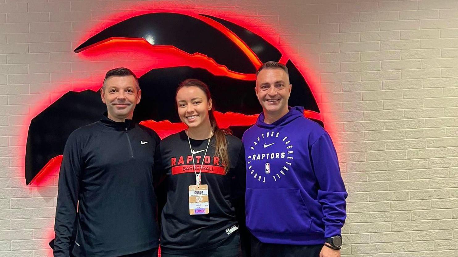 Jelena Todorović, Srpkinja koja menja istoriju muške košarke u Brazilu 8 Jelena je imala priliku da uči i od Darka Rajakovića (desno), glavnog trenera NBA tima Toronto Reptors