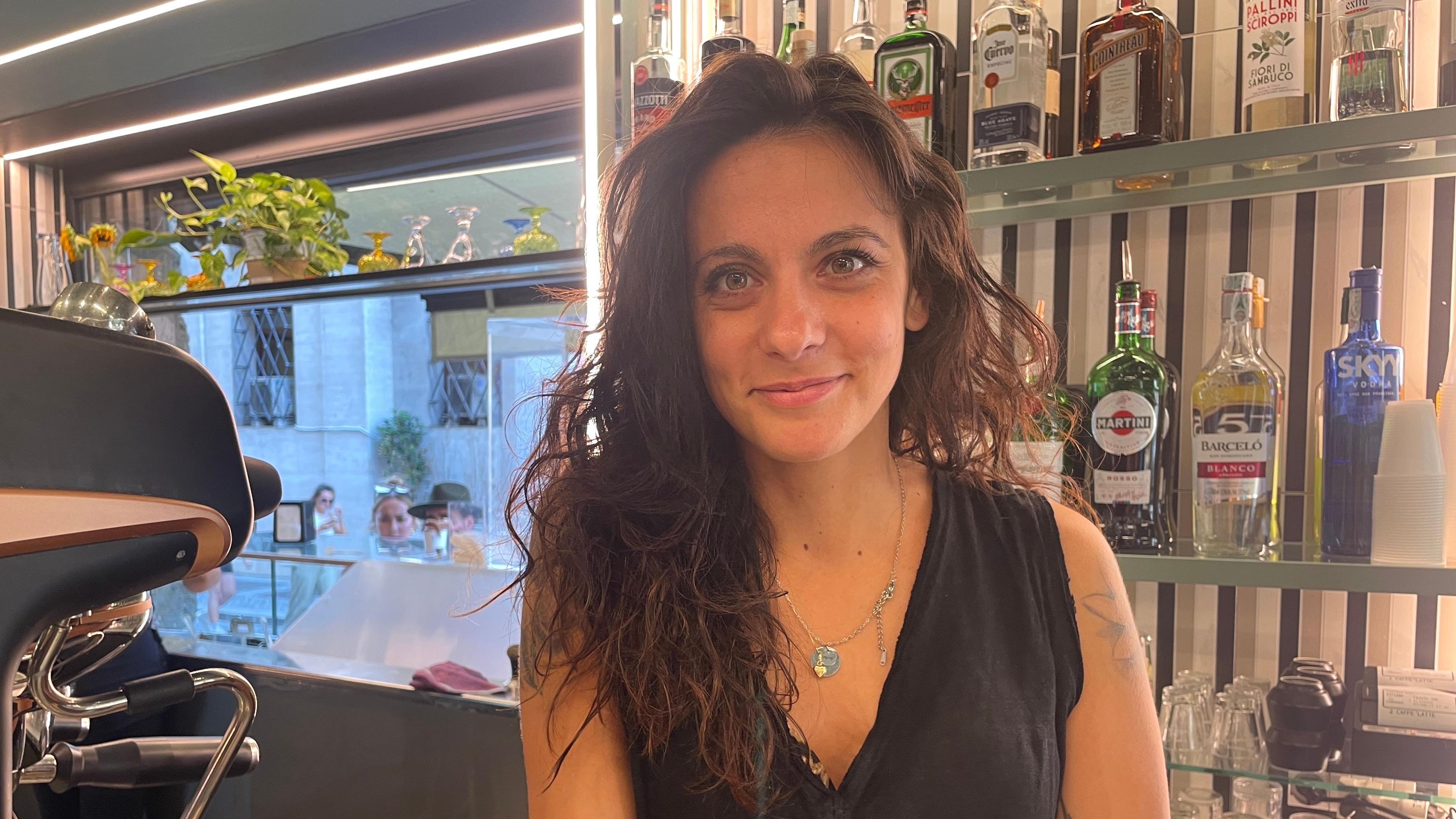 'Cacio e pepe': Recept za pastu izazvao bes u Italiji 3 devojka u kafiću