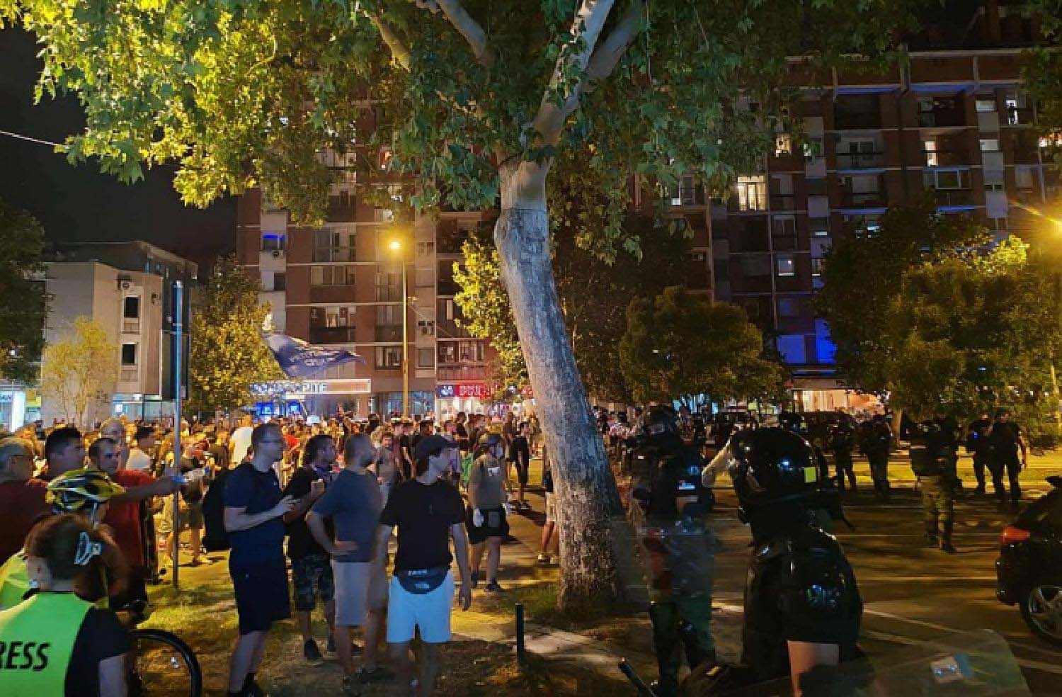 Novi Sad na ivici građanskog rata i metak zbog kojeg je mogao i zvanično da počne 2 Novi Sad na ivici građanskog rata i metak zbog kojeg je mogao i zvanično da počne 2