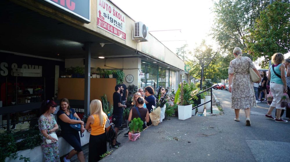 Večeras blokada Ustaničke ulice zbog podmetanja požara u cvećaru na Konjarniku 1