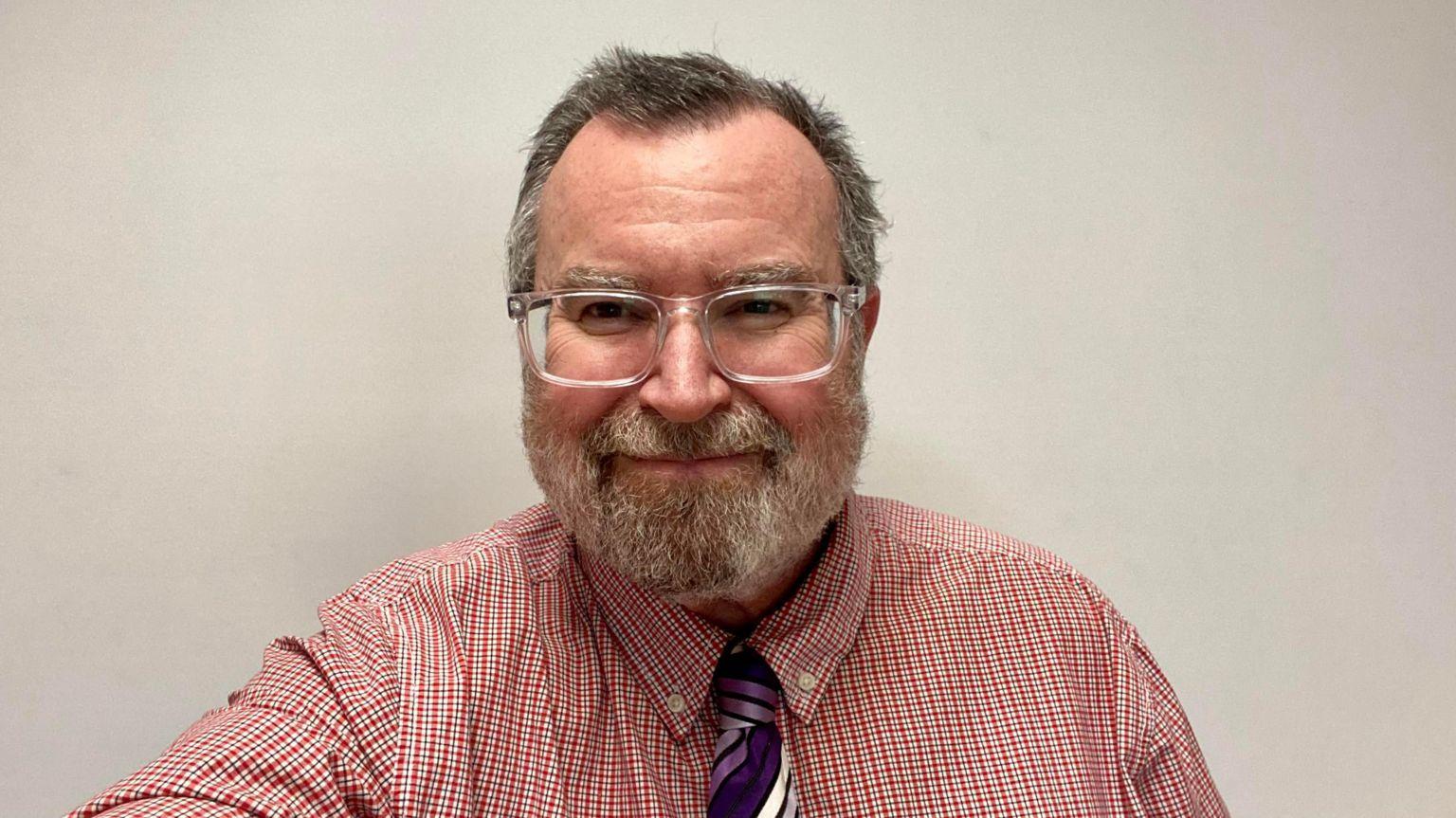 Šta je onlajn kupovina uživo i hoće li zavladati svetom 3 Kupovina uživo može da izazove zavisnost kod nekih potrošača, kaže Brus Vajnde