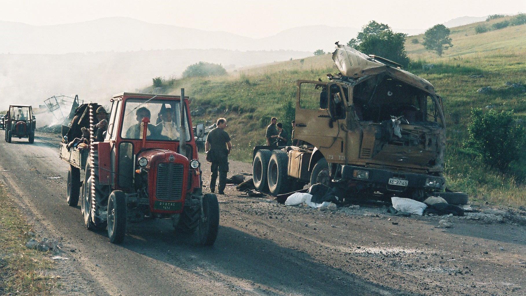 Napad na Petrovačkoj cesti: Epizoda 'Oluje' koja još čeka odgovore 3 Žuti kamion u kojem se vozio Jovica Piplica uništen je u napadu