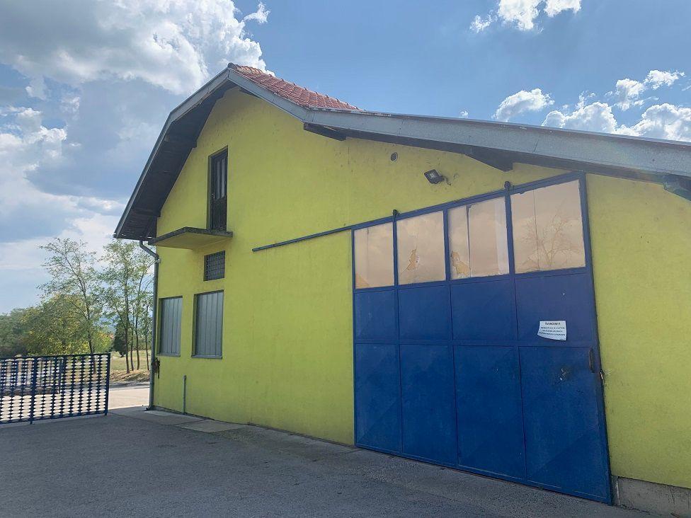 Razbijena stakla na limarskoj radnji