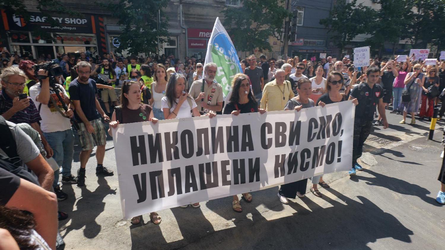 Novi neredi u Srbiji, podrška studentkinji Nikolini, održana sednica Saveta za nacionalnu bezbednost 5 Skup „Sve smo mi Nikolina"