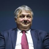 Na skupu "protiv blokada" i Lučić, direktor Telekoma preko kojeg Vučić traži smenu direktorke UM (VIDEO) 10