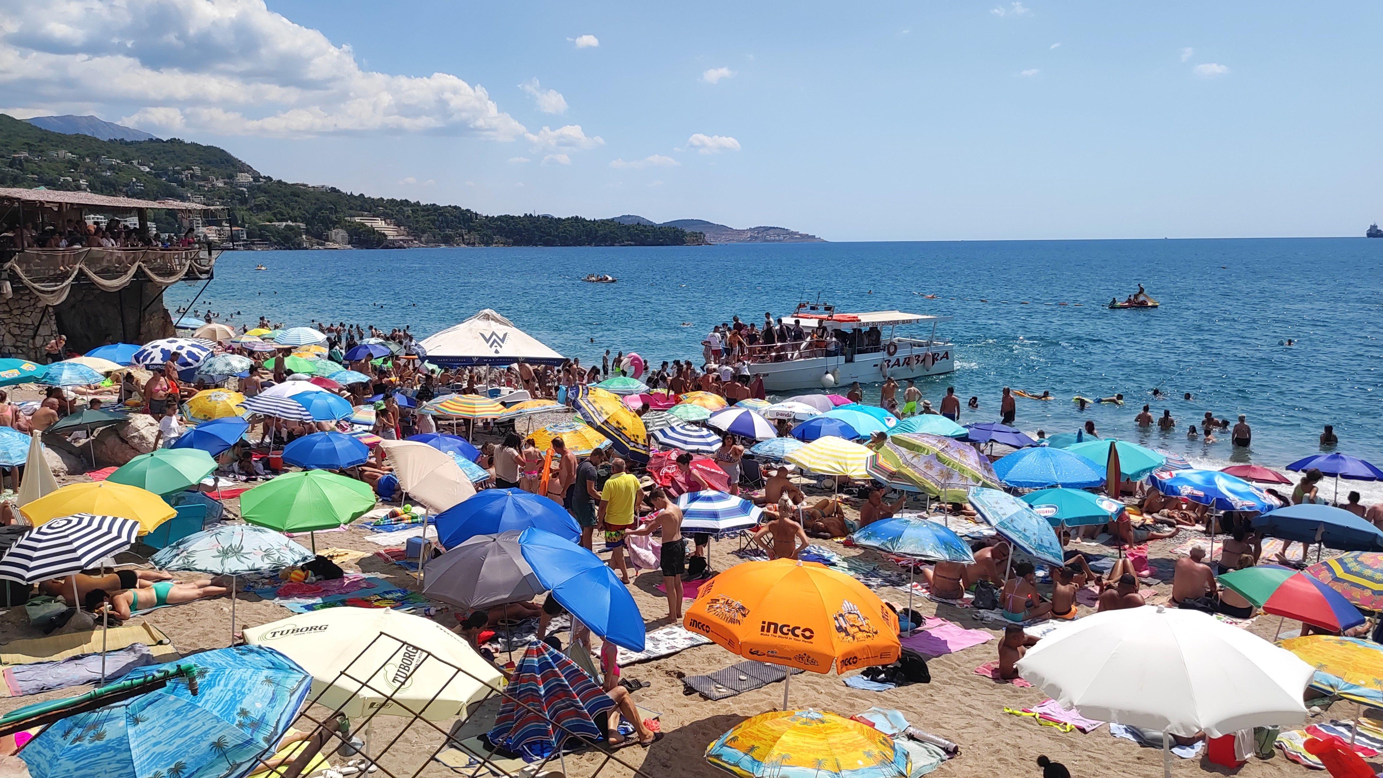 Da li je turistička sezona u Crnoj Gori podbacila 1 Sutomore i krcate plaže